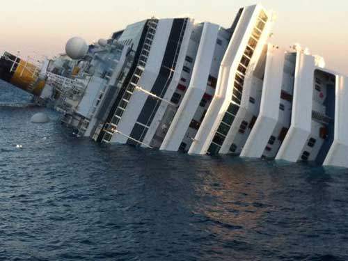 Foto Naufragiu Costa Concordia (c) huffingtonpost.co.uk